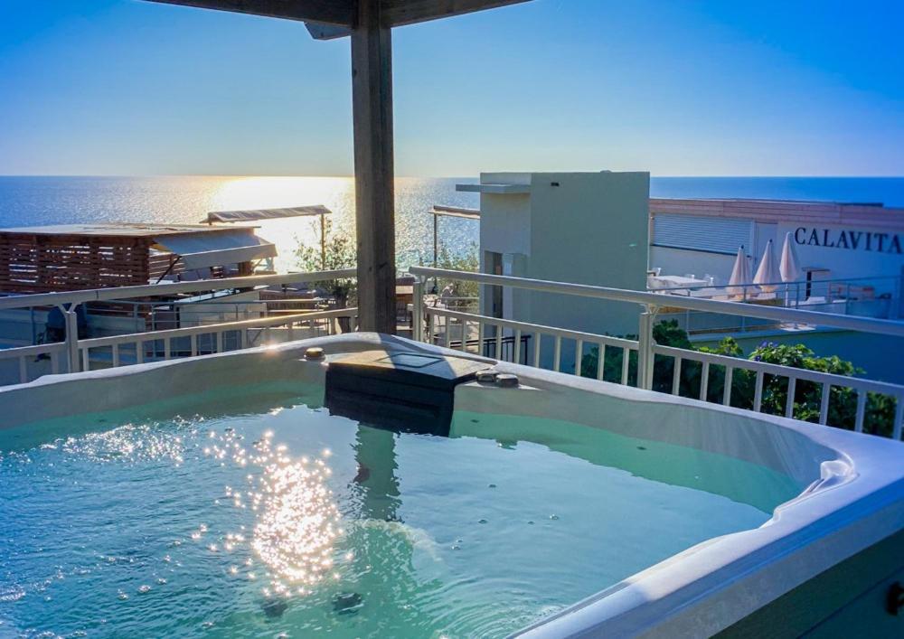 Hotel Calavita Rooftop & Spa San-Martino-di-Lota Екстер'єр фото