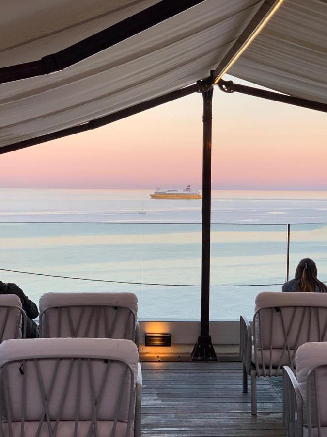 Hotel Calavita Rooftop & Spa San-Martino-di-Lota Екстер'єр фото